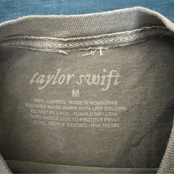 Taylor Swift Gray Invisible String Tying You To Me Folklore Tee M - Picture 7 of 7